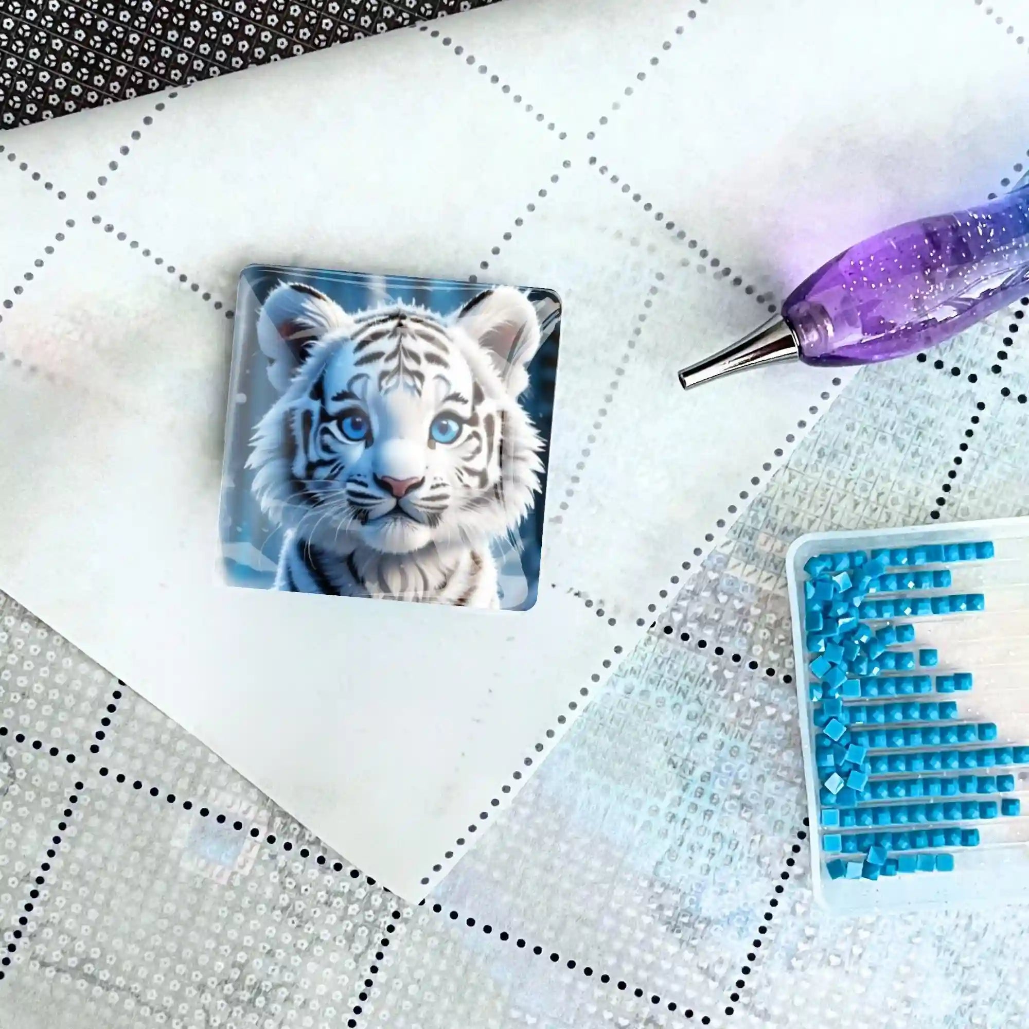 Cover Minder - Snow Tiger Cub