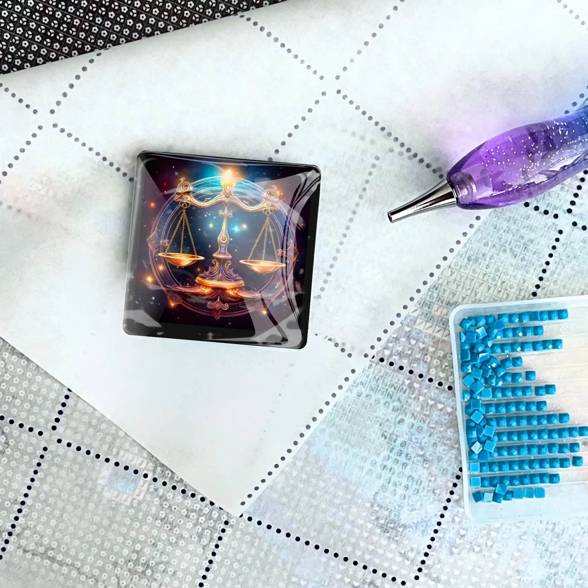 Cover Minder - Libra Zodiac Sign