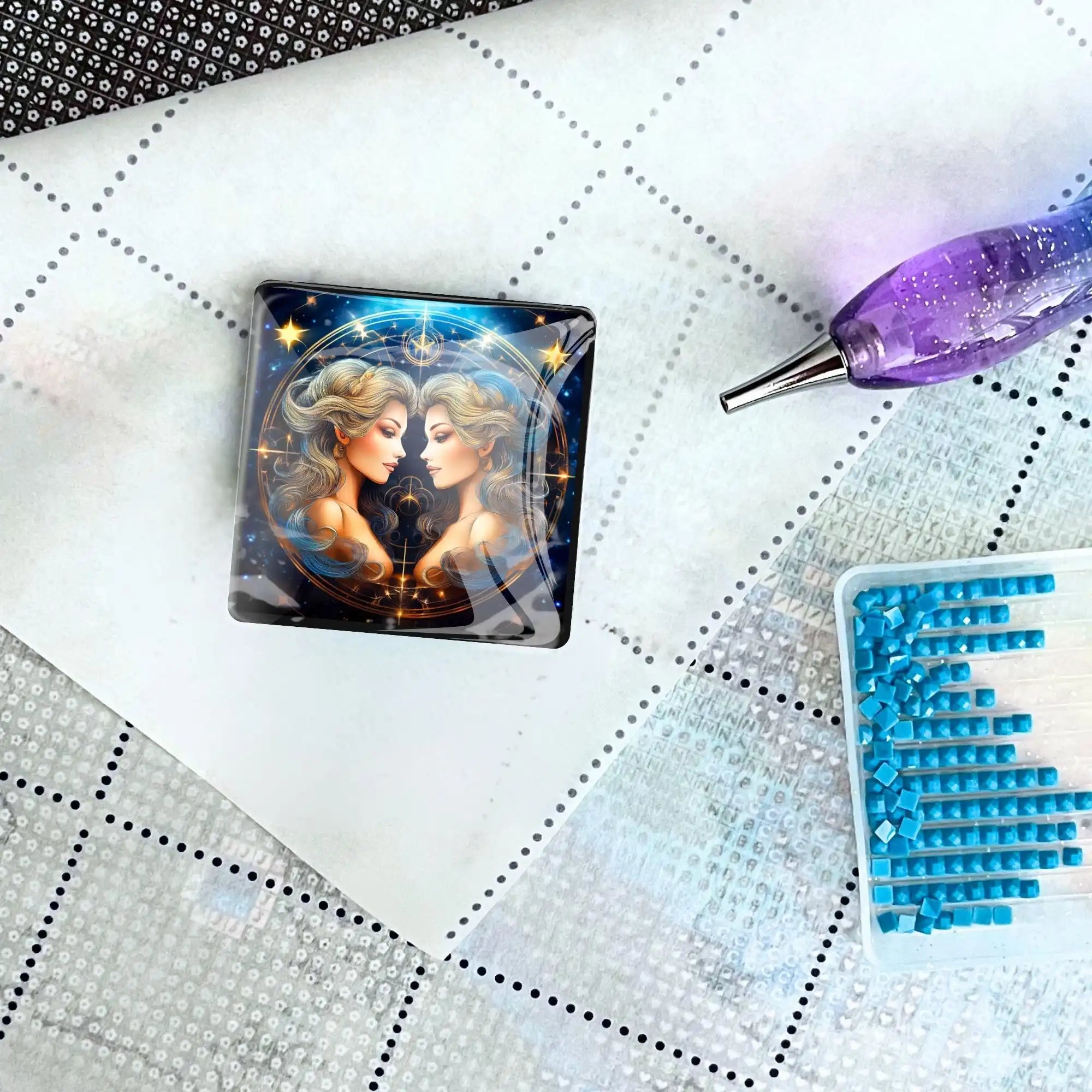 Cover Minder - Gemini Zodiac Sign